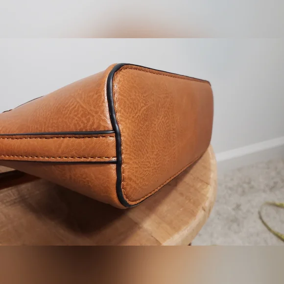 Like New, Sam&Hadley vegan textured grain purse - Picture 10 of 15